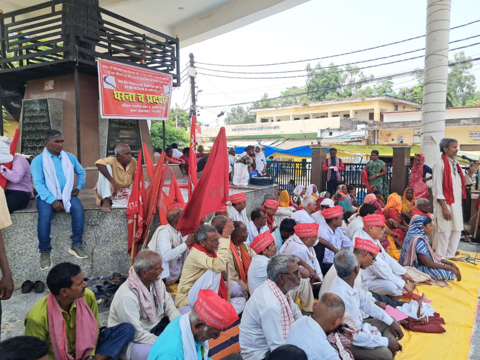 ग्रामीण मजदूरों ने किया प्रदर्शन