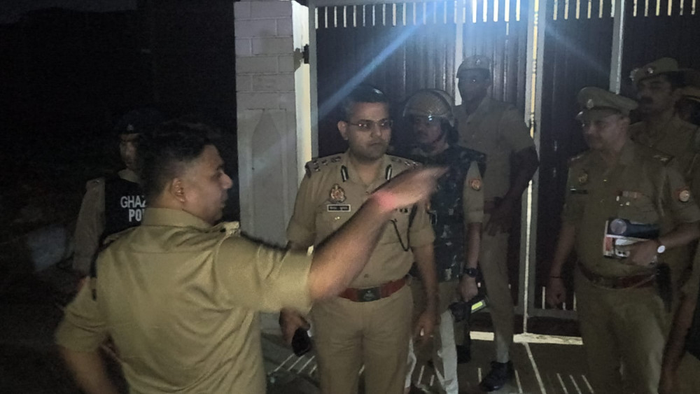 पुलिस पर पथराव का मामला, डीआईजी ने घटनास्थल का किया निरीक्षण