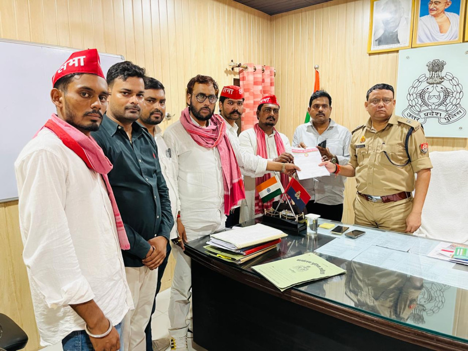 सोशल मीडिया पर आपत्तिजनक कमेंट करने वाले के खिलाफ कार्यवाही की मांग
