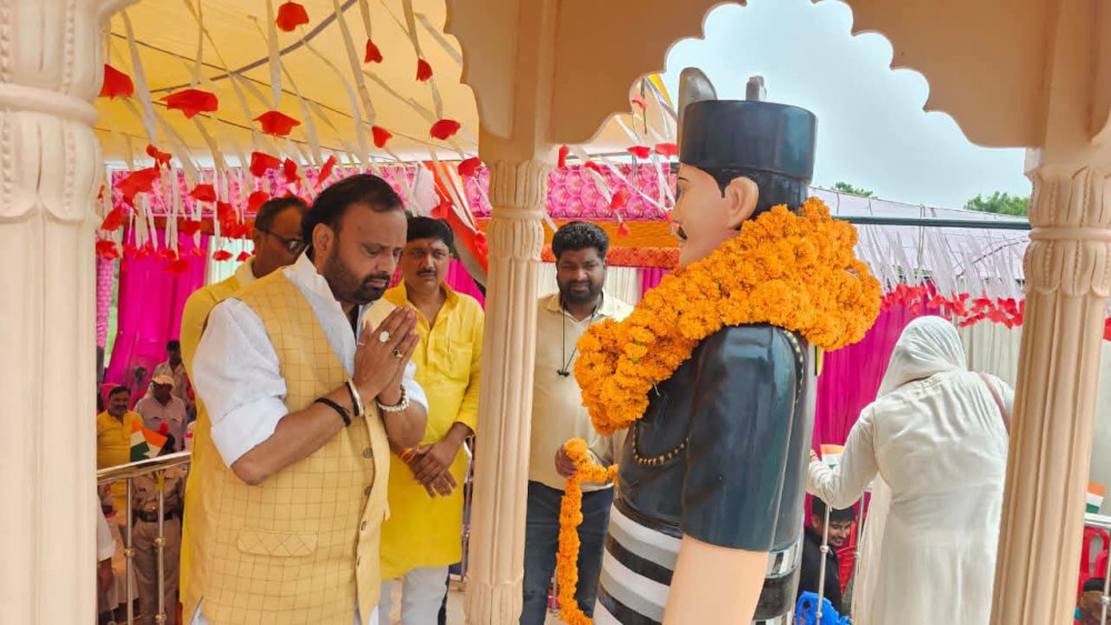 कारगिल शहीद को जमानिया विधायक ओमप्रकाश सिंह ने दी श्रद्धांजलि