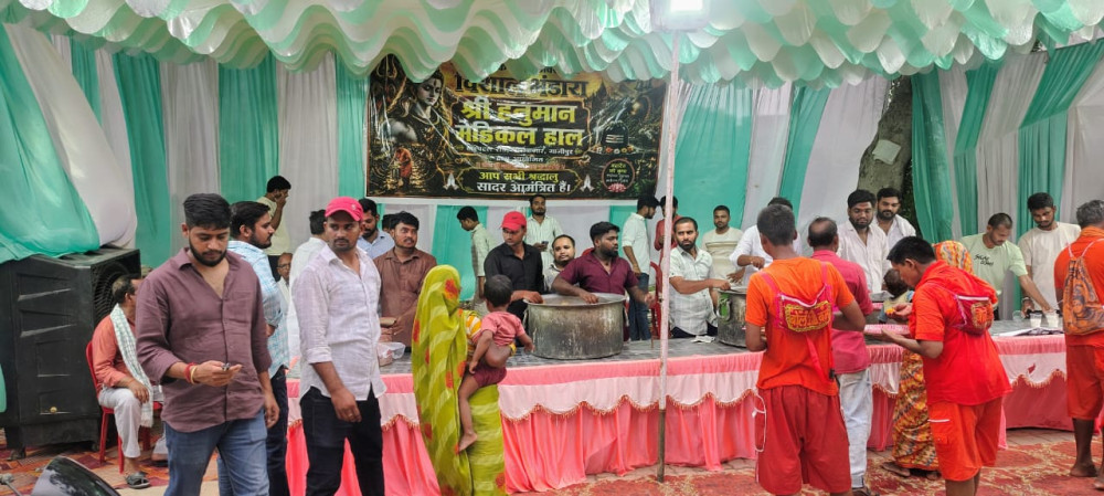 कांवड़ियों की सेवा में लगा भंडारा