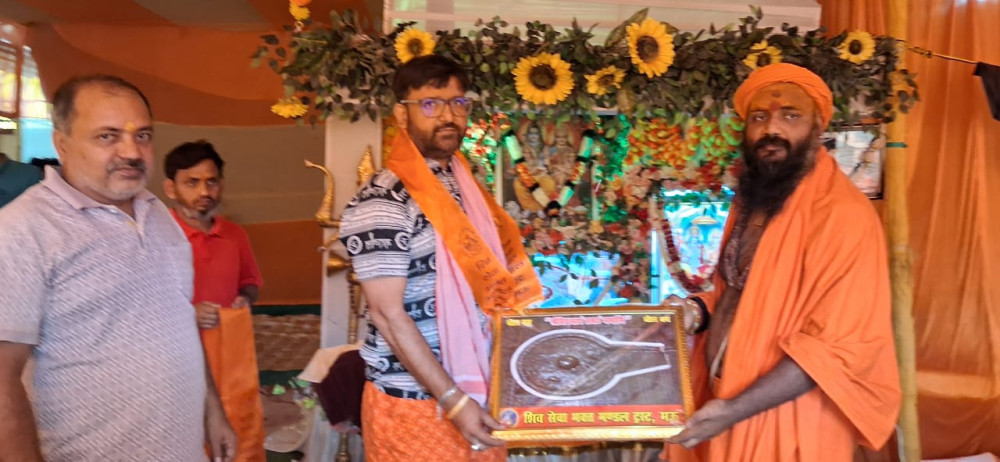 देवघर में मऊ-गाजीपुर के शिव सेवा भक्त मंडल का सेवा शिविर, कांवरियों को मिल रही नि:शुल्क सुविधाएं