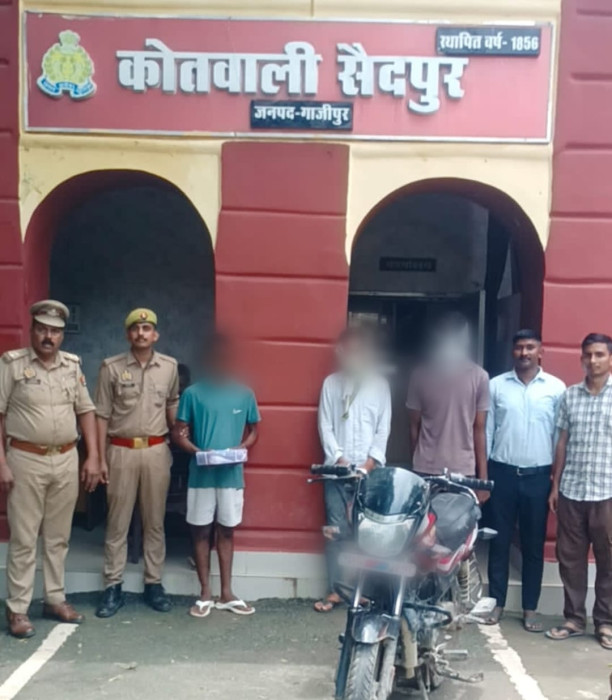 विरोधी को फंसाने के लिए कर डाली बाइक लूट, बेचने जा रहे थे वाराणसी; सैदपुर पुलिस ने तीन को दबोचा