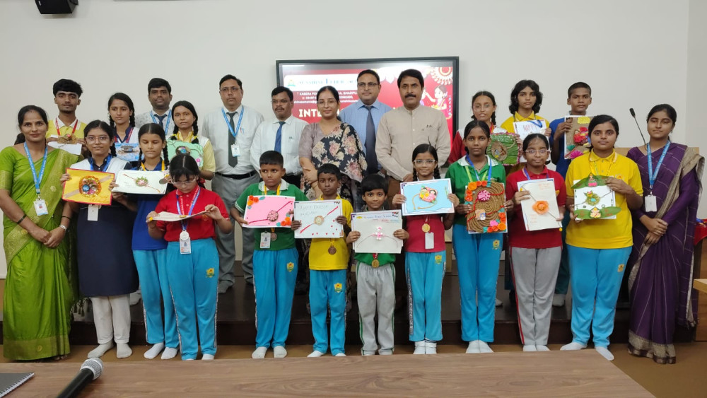 सनशाइन पब्लिक स्कूल जमानिया में इंटर-हाउस राखी मेकिंग प्रतियोगिता आयोजित