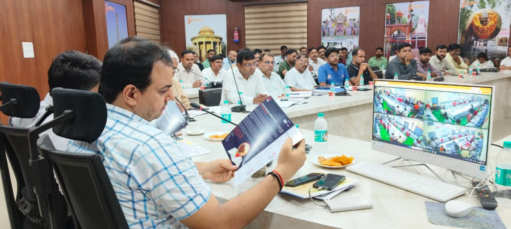 पीएम सूर्य घर योजना के लंबित आवेदन तीन दिन में निस्तारित करने के निर्देश