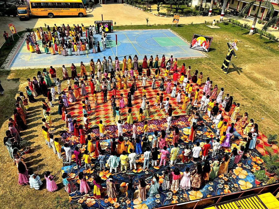 DALIMSS सनबीम स्कूल में डांडिया की धूम, नन्हे बच्चों ने दिखाई नवदुर्गा की झांकी